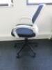 7 x Black & White Swivel Office Chair. - 3