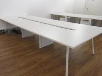 6 Position White Melamine Pod Desk. Size W140 x D75cm.